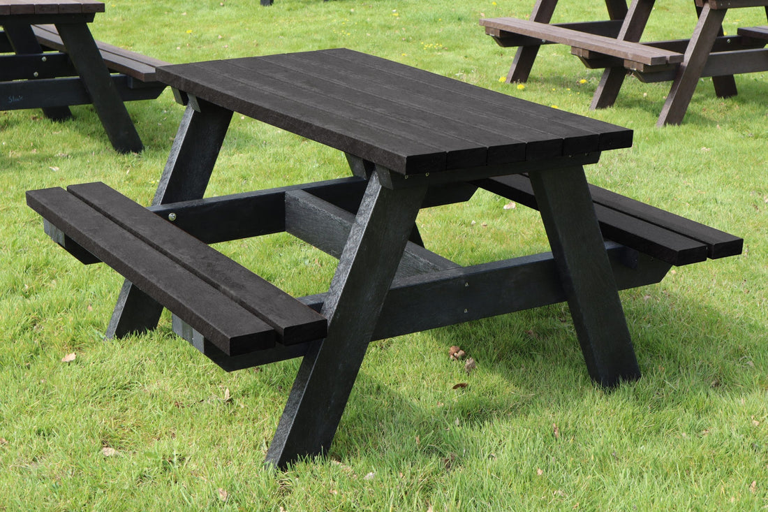 How to design a picnic bench island in your backyard