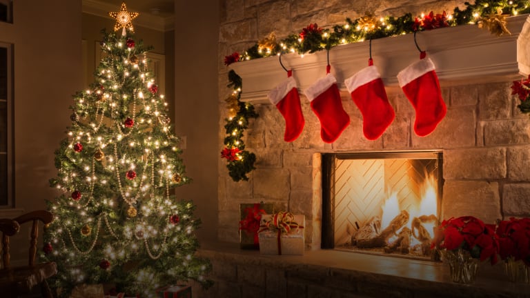 WHAT WE LOVE ABOUT CHRISTMAS: LEAFY TREE, FIREPLACE AND MORE