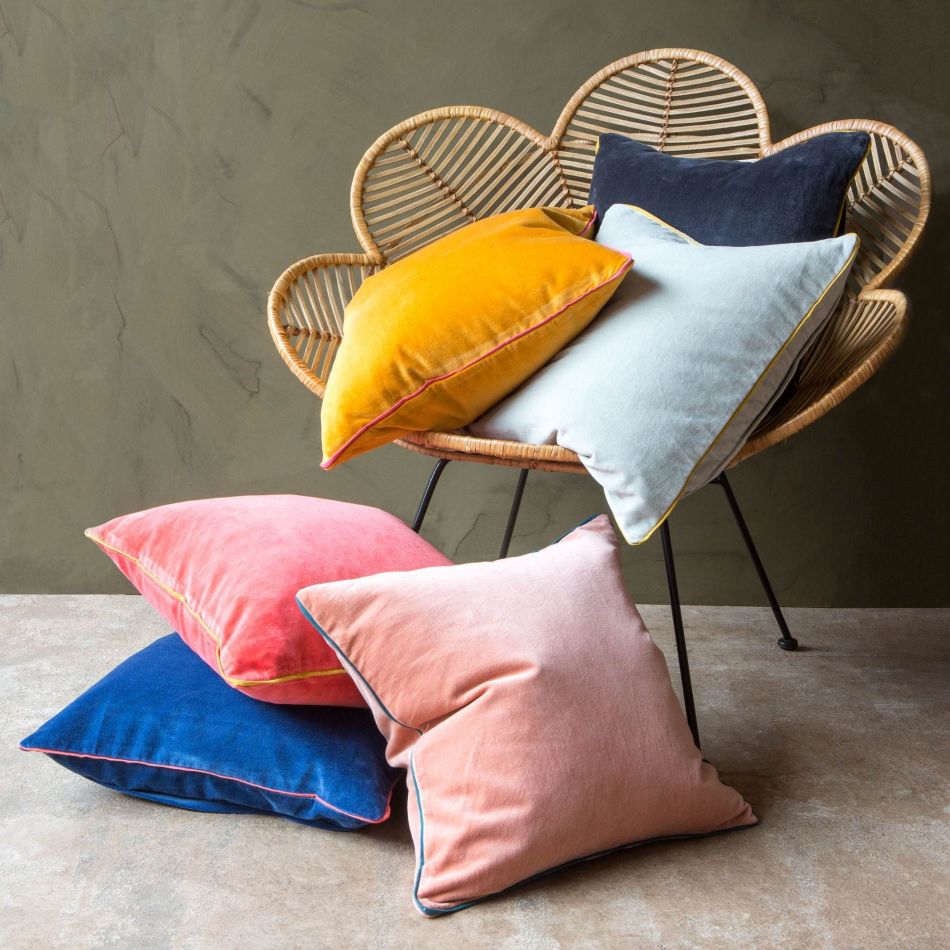 Easy decorating: Renew your cushions with stencils in 5 steps